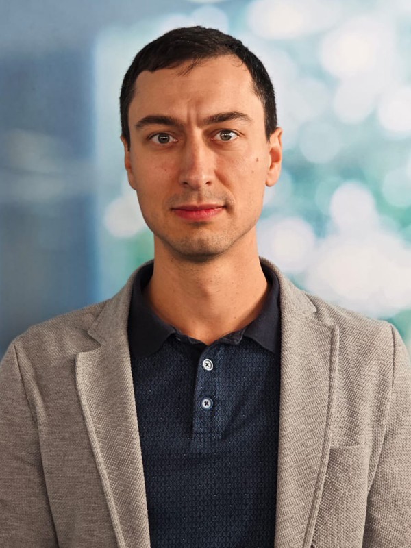 Илья Перов